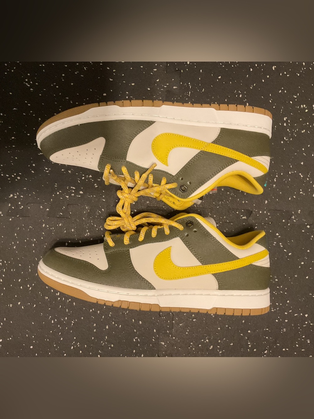 Nike Men’s Low-Top Sneakers in Olive Green, Yellow & White
